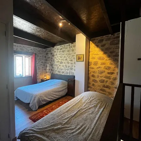 Authentique Avec Piscine En Aveyron Morlhon-le-Haut
